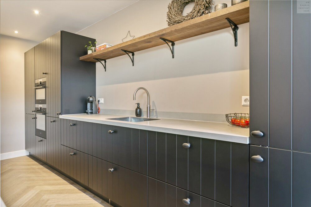 Landelijk zwarte keuken
