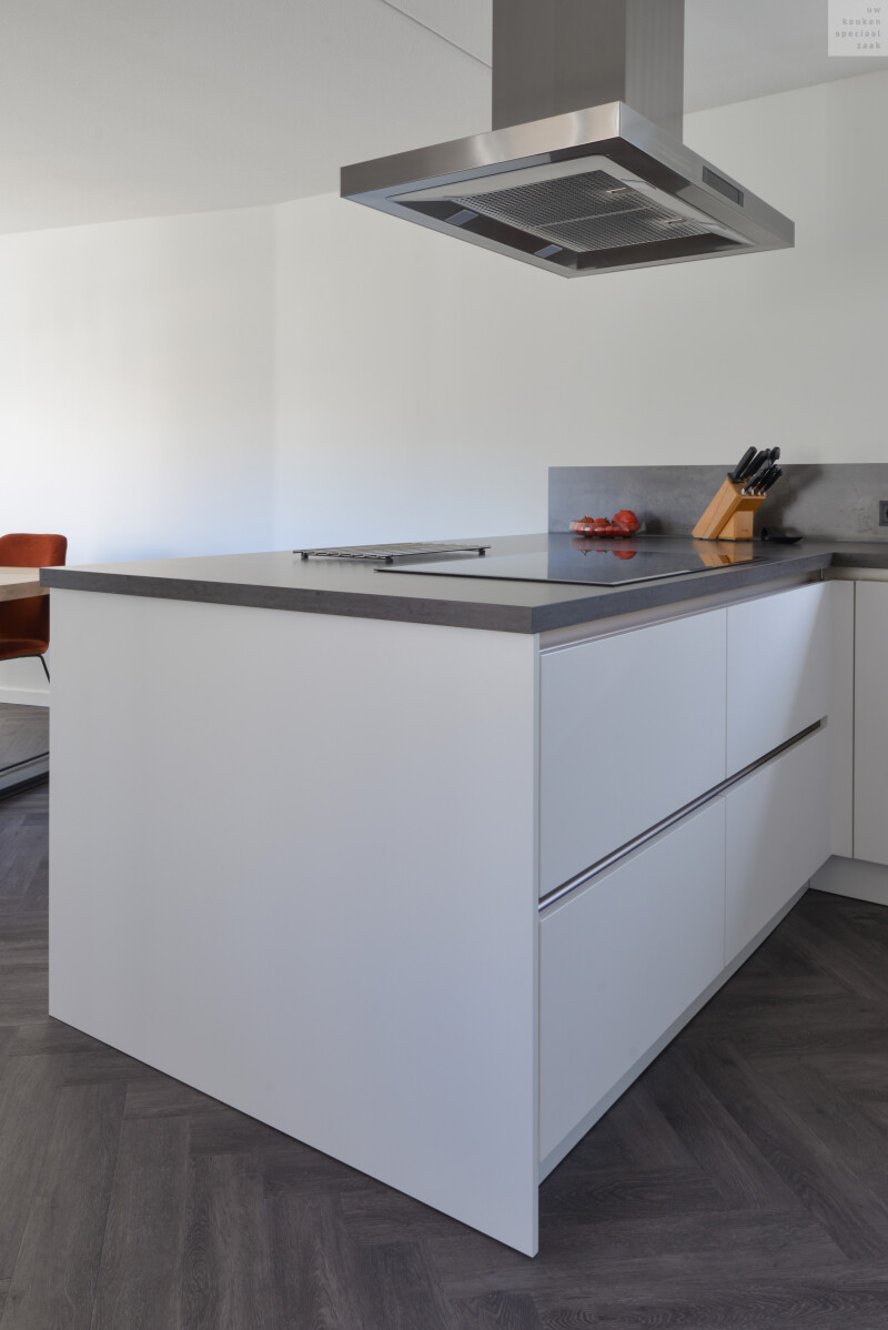 07_TerLaak_Keuken_Uvorm_wit_Heemskerk