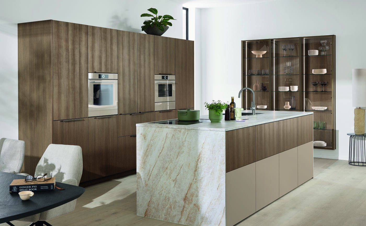 donker notenhouten keuken