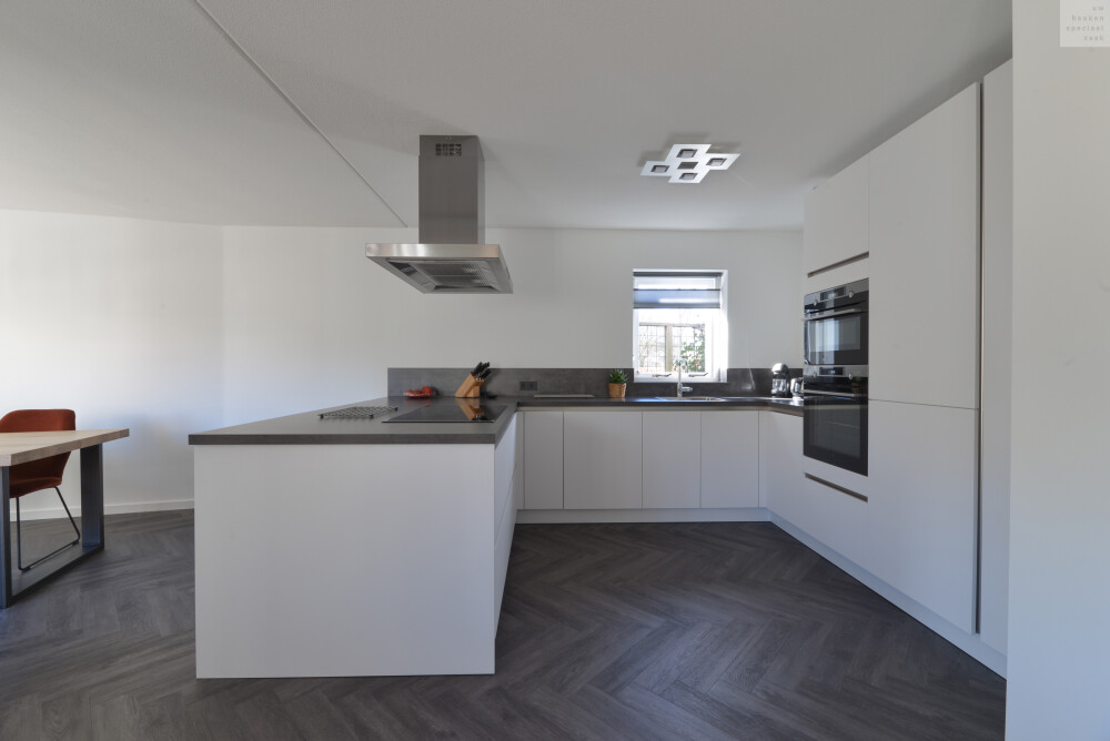 04_TerLaak_Keuken_Uvorm_wit_Heemskerk