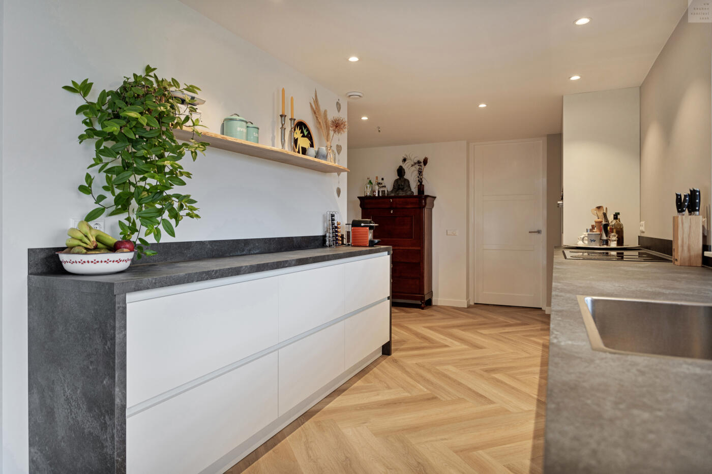 Keuken achterwand met wandplank