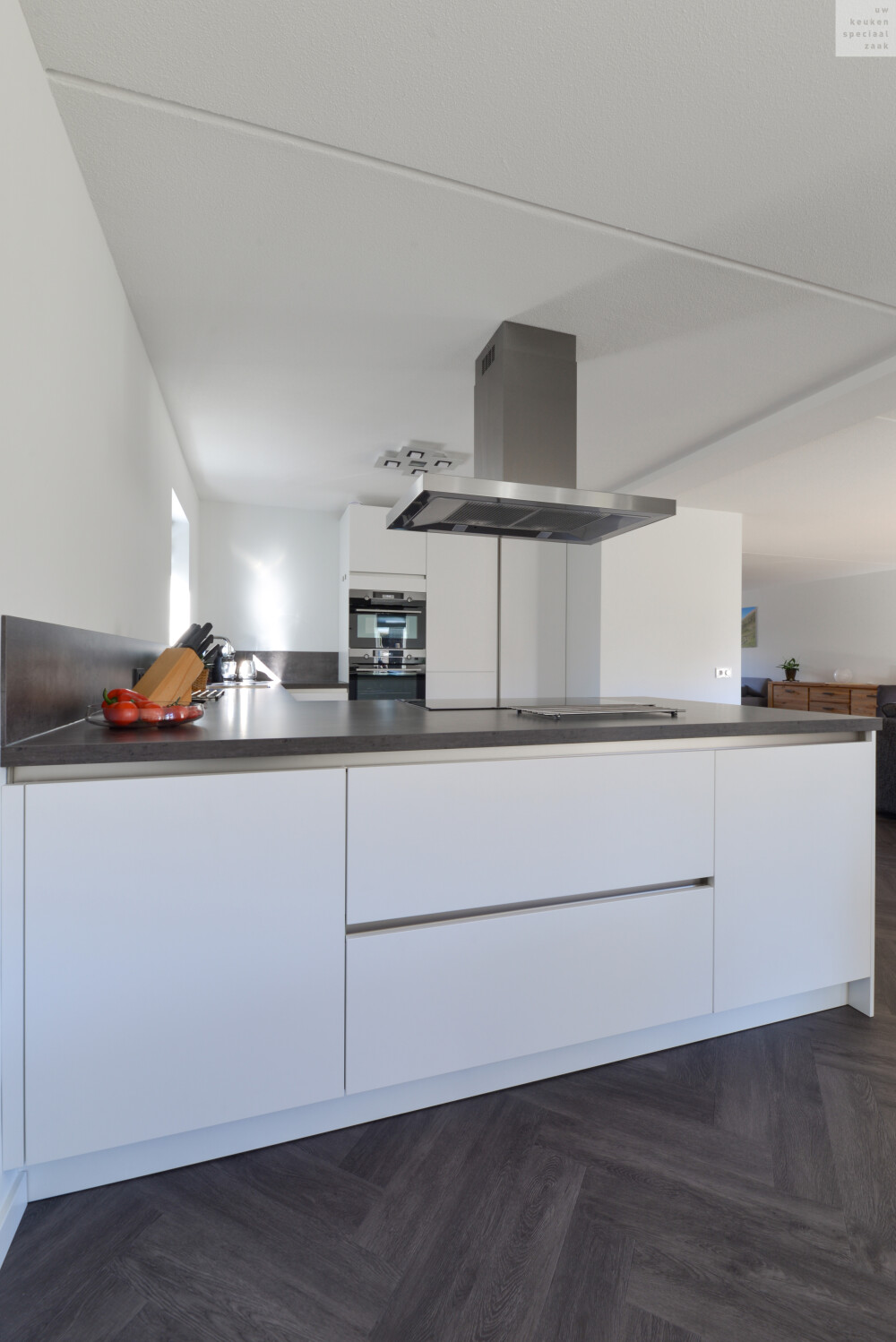 02_TerLaak_Keuken_Uvorm_wit_Heemskerk