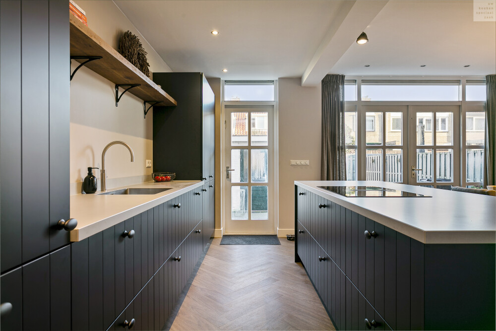 landelijke zwarte keuken