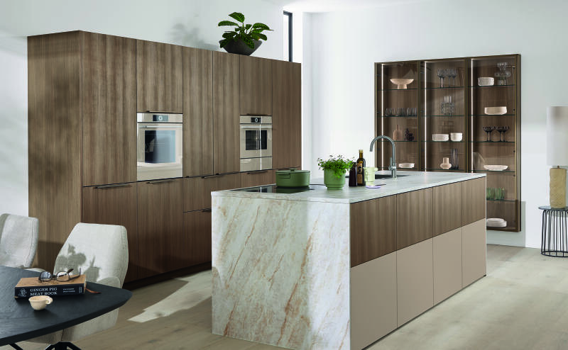 donker notenhouten keuken