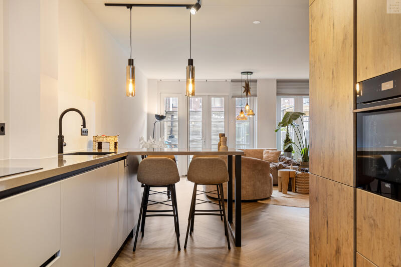 greige houtlook keuken - japandi