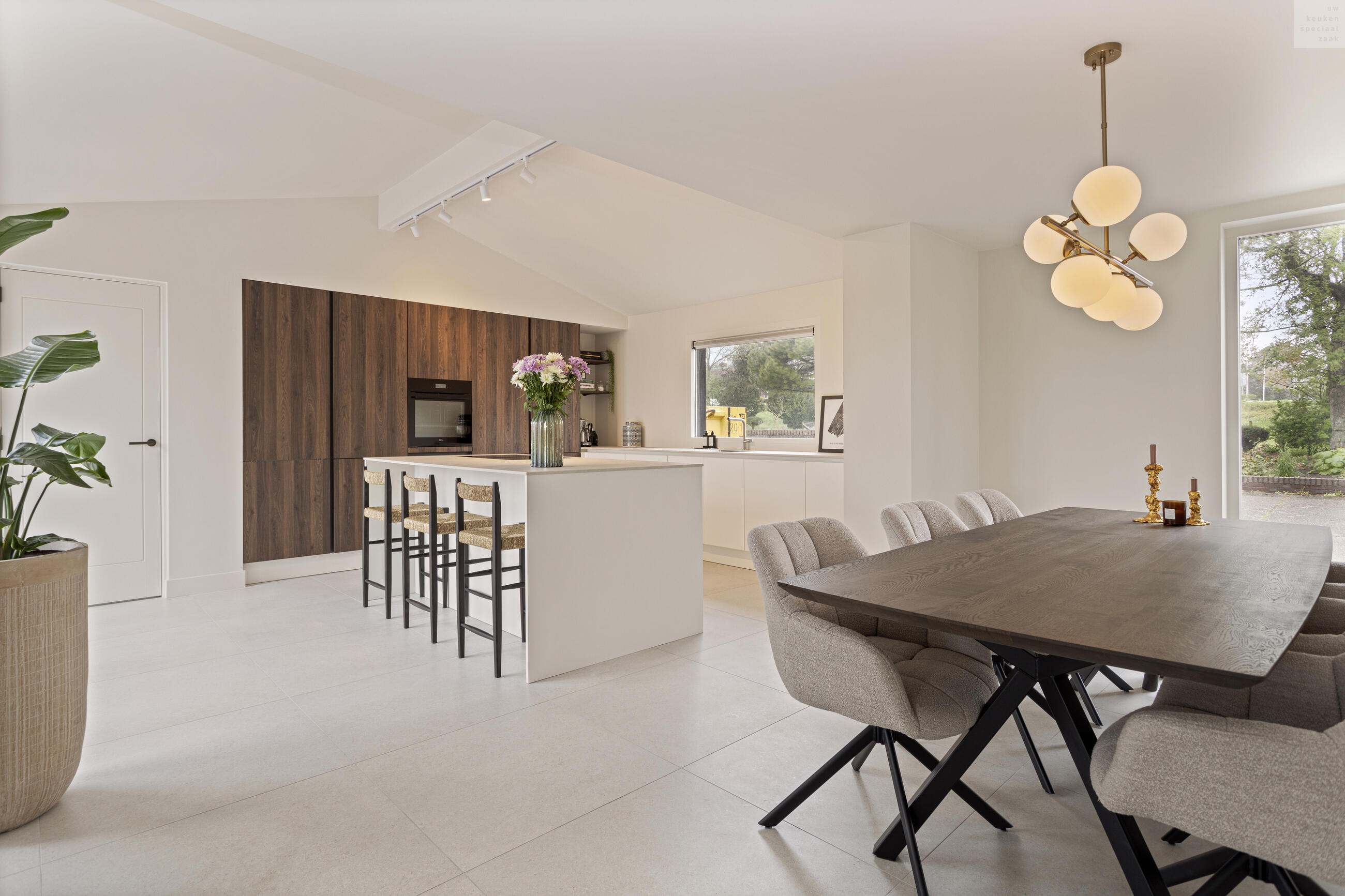 moderne keuken met kookeiland