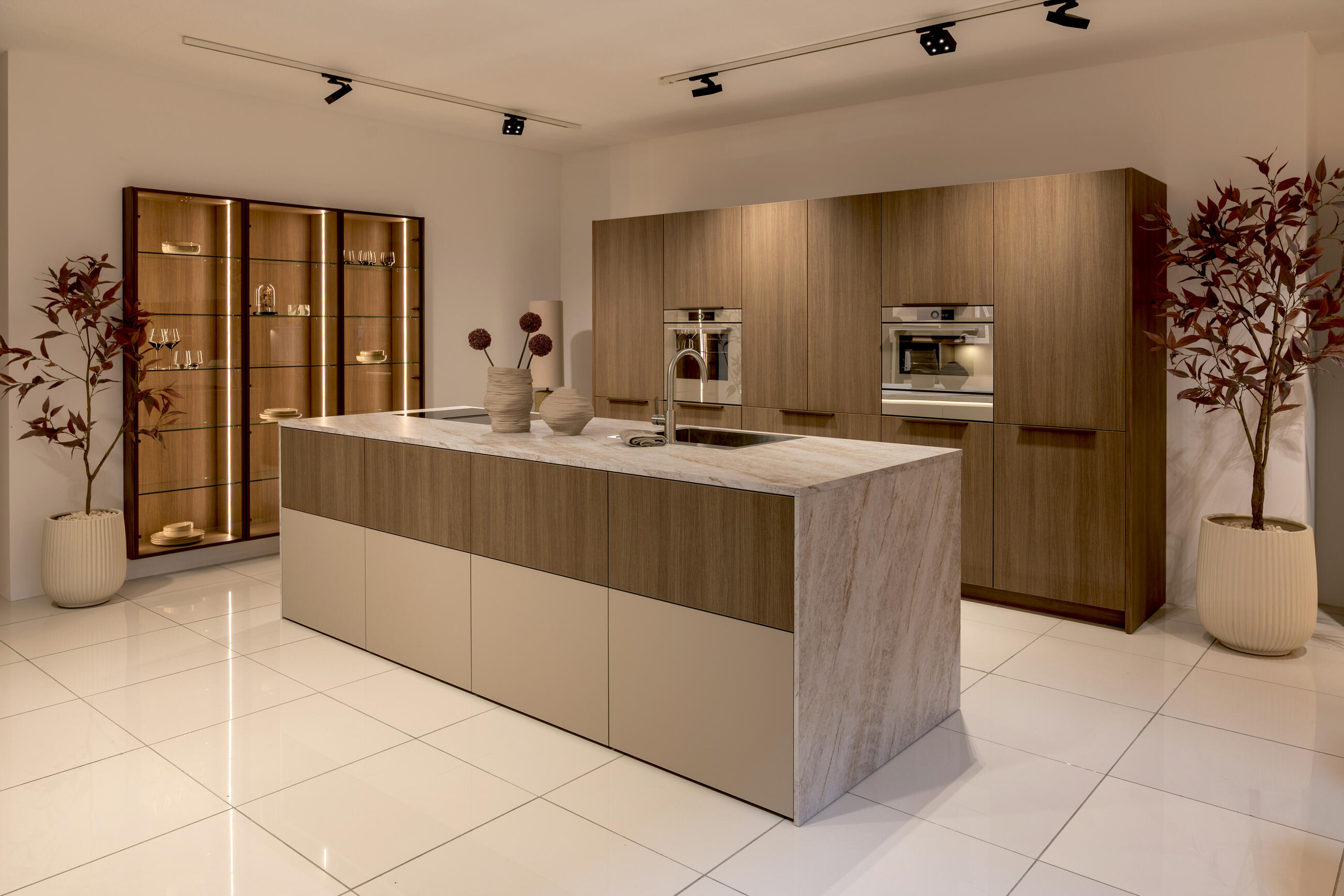 Bruine keuken met licht contrast