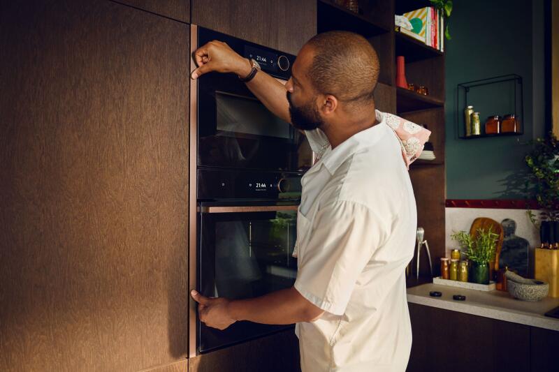 23054891-neff-2023-collection-chris-technik-flex-design-oven-bronze-00599-300dpi